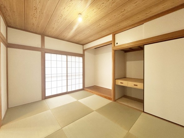 和室6帖。客間やお子様の遊び場として多用途にお使い頂けます。  
