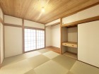 和室6帖。客間やお子様の遊び場として多用途にお使い頂けます。  