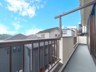 日差しの差し込むバルコニー