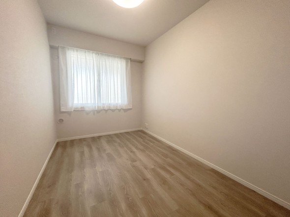 フローリングの部屋は清潔感があり、日々のお掃除も楽で助かります。