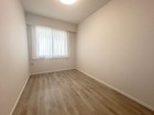 フローリングの部屋は清潔感があり、日々のお掃除も楽で助かります。
