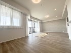 みんなが集い、食事と楽しい会話が始まる。話に夢中になりすぎて、ついつい時を忘れてしまう。そんな束の間の幸せを感じさせてくれる場所