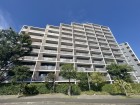 爽やかな青空の下に贅沢なほどに降り注ぐ陽光、豊かな居住性と、クオリティが見事に調和した住空間は、住まうことの喜びを感じさせてくれ