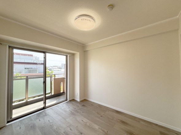 一日の疲れをいやしてくれる主寝室。時を忘れて過ごす場所として過ごせるお部屋です。