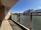 日差しの差し込むバルコニー