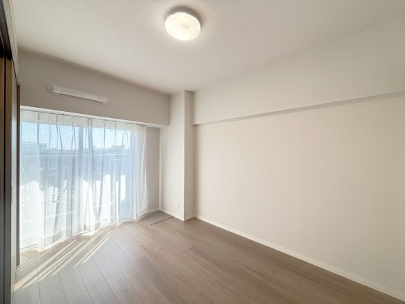 感性を育むプライベートルームはシンプルでスマートな空間。