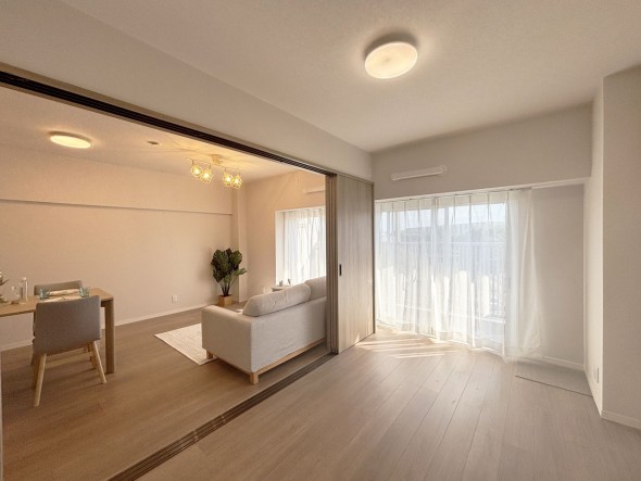 一日の疲れをいやしてくれる主寝室。時を忘れて過ごす場所として過ごせるお部屋です。