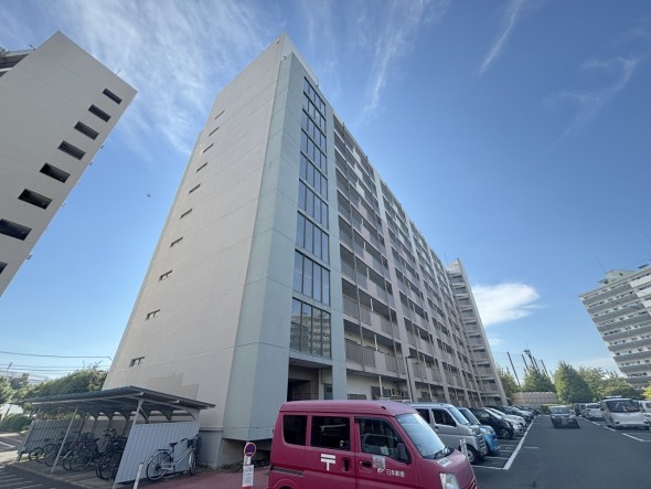 爽やかな青空の下に贅沢なほどに降り注ぐ陽光、豊かな居住性と、クオリティが見事に調和した住空間は、住まうことの喜びを感じさせてくれ