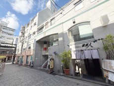爽やかな青空の下に贅沢なほどに降り注ぐ陽光、豊かな居住性と、クオリティが見事に調和した住空間は、住まうことの喜びを感じさせてくれ