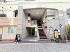 お客様をお迎えする玄関は落ち着いた雰囲気。帰り着くたびに洗練されたテイストの空間に迎えられ誇りと喜びを感じる玄関まわりです。