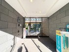 お客様をお迎えするエントランスは落ち着いた雰囲気。