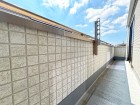 日差しの差し込むバルコニー
