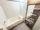 内装 1日の疲れを癒すバスルーム。
