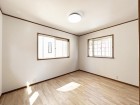 洋室7.5帖。明るくあたたかな居室では、朝の目覚めも気持ちよく起きられます。