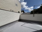 気持ちのいい空が見渡せる広いバルコニー。
