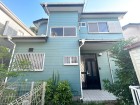 爽やかな青空の下に贅沢なほどに降り注ぐ陽光、豊かな居住性と、クオリティが見事に調和した住空間は、住まうことの喜びを感じさせてくれ