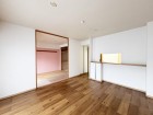 LDK13.6帖。のびのびとくつろげるリビングは、家族のコミュニケーションの場として、みんなが集まる一番の場所に。