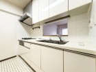 使い勝手の良い設備のキッチンで効率よくお料理もできます。
