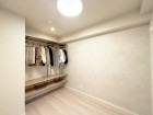 一日の疲れをいやしてくれる主寝室。時を忘れて過ごす場所として過ごせるお部屋です。