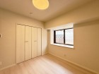 一日の疲れをいやしてくれる主寝室。時を忘れて過ごす場所として過ごせるお部屋です。
