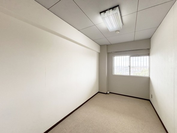 一日の疲れをいやしてくれる主寝室。時を忘れて過ごす場所として過ごせるお部屋です。