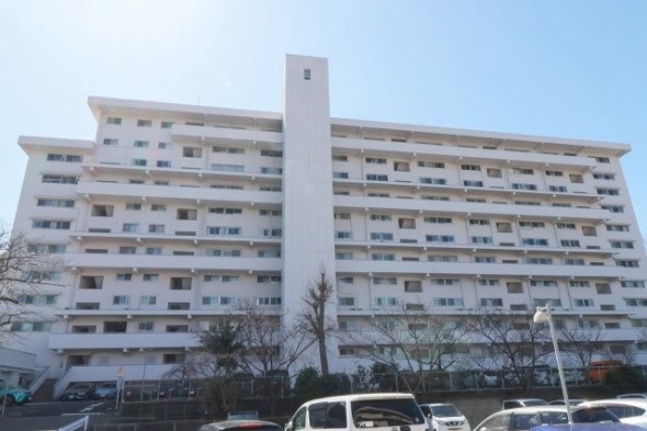爽やかな青空の下に贅沢なほどに降り注ぐ陽光、豊かな居住性と、クオリティが見事に調和した住空間は、住まうことの喜びを感じさせてくれ
