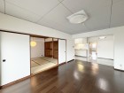 家族と過ごす時間を大切にしたい方にぴったりの明るくゆとりある住空間です。