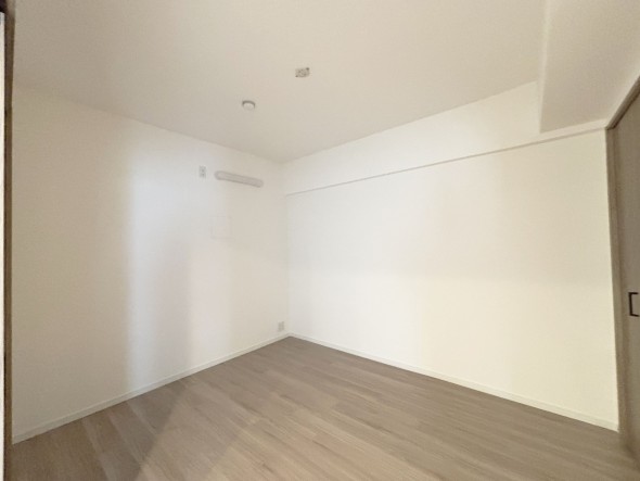 一日の疲れをいやしてくれる主寝室。時を忘れて過ごす場所として過ごせるお部屋です。