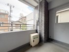 日差しの差し込むバルコニー