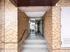 お客様をお迎えする玄関は落ち着いた雰囲気。帰り着くたびに洗練されたテイストの空間に迎えられ誇りと喜びを感じる玄関まわりです。