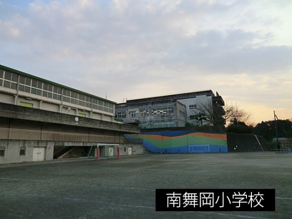 小学校 750m 南舞岡小学校