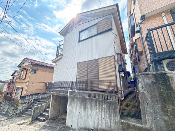 周辺は閑静な住宅街につき落ち着いた環境です。