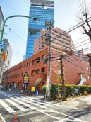 お買い物施設も周辺に多く、生活利便性に優れた立地環境。