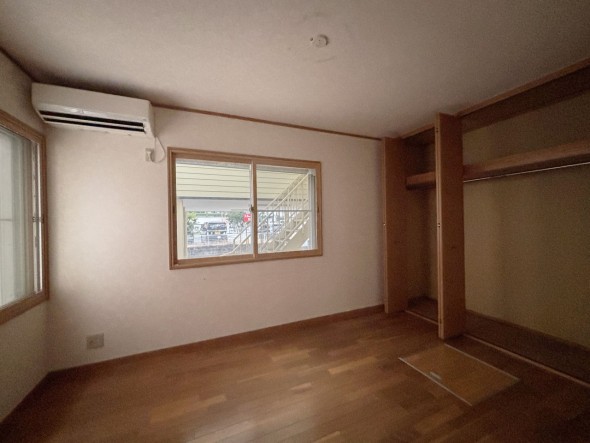 一日の疲れをいやしてくれる主寝室。時を忘れて過ごす場所として過ごせるお部屋です。