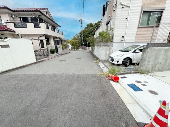 整備された前面道路です。