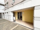 お客様をお迎えする玄関は落ち着いた雰囲気。帰り着くたびに洗練されたテイストの空間に迎えられ誇りと喜びを感じる玄関まわりです。