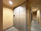 宅配ボックスがあるためご不在時であってもお帰りの際に大きな荷物をお受け取りいただけます。