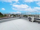 日差しの差し込むバルコニー