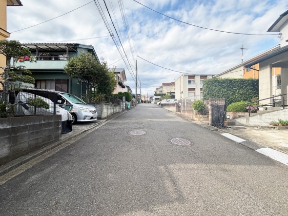 整備された前面道路です。