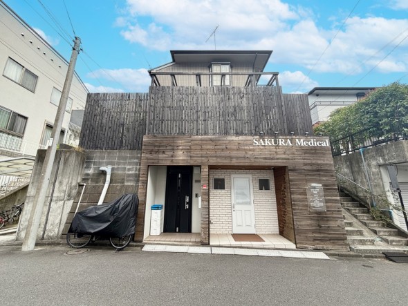 爽やかな青空の下に贅沢なほどに降り注ぐ陽光、豊かな居住性と、クオリティが見事に調和した住空間は、住まうことの喜びを感じさせてくれ