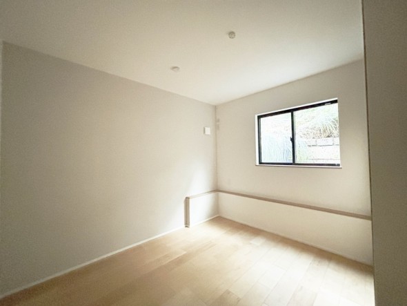フローリングの部屋は清潔感があり、日々のお掃除も楽で助かります。