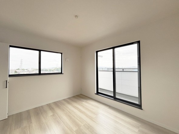 一日の疲れをいやしてくれる主寝室。時を忘れて過ごす場所として過ごせるお部屋です。
