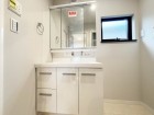 真っ白な洗面台で、気持ちの良い朝を迎えられそうです。