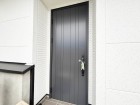 お客様をお迎えする玄関は落ち着いた雰囲気。