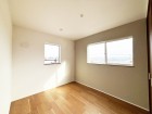 フローリングの部屋は清潔感があり、日々のお掃除も楽で助かります。