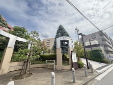 爽やかな青空の下に贅沢なほどに降り注ぐ陽光、豊かな居住性と、クオリティが見事に調和した住空間は、住まうことの喜びを感じさせてくれ