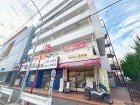 マンション外観。生活利便性に優れた立地環境。