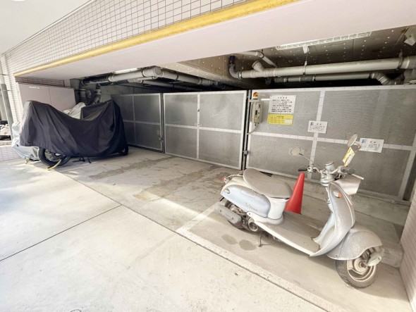 敷地内バイク置き場