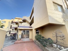 爽やかな青空の下に贅沢なほどに降り注ぐ陽光、豊かな居住性と、クオリティが見事に調和した住空間は、住まうことの喜びを感じさせてくれ
