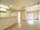 キッチンからはリビングを見渡せます。
